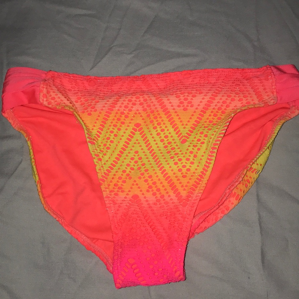Bathing suit - Picture 2 of 3